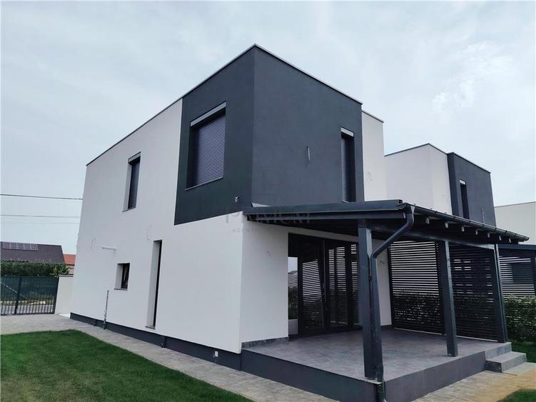 DUPLEX MODERN - ZONA CENTRALA - SEPARAT PRIN BAIE - GAZON SI SISTEM DE IRIGARE