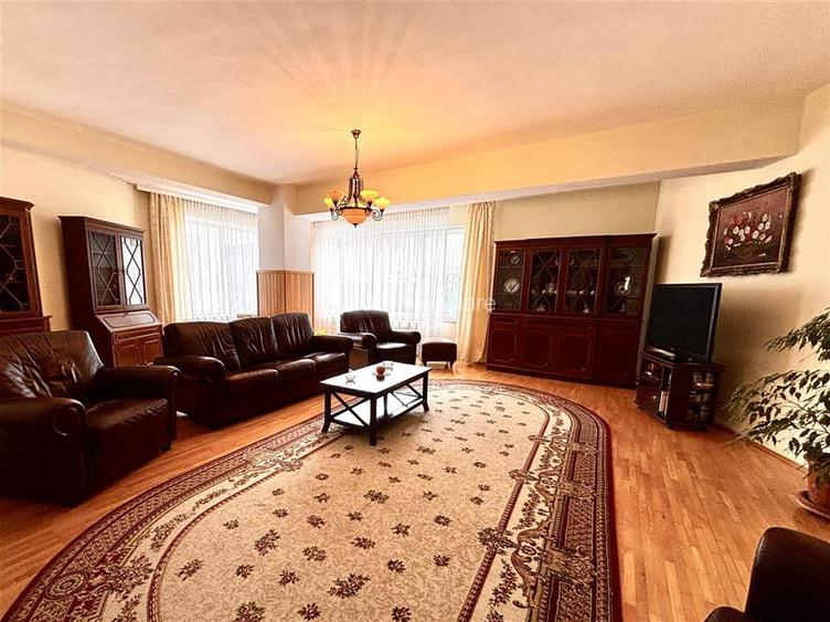 Vila zona Coresi | 1170 mp teren | 6 camere | De vanzare - 6