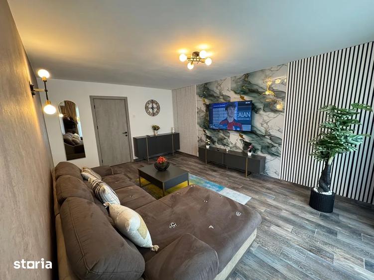 Unirii | 2 Camere | Renovat | Balcon | Prox. Metrou |