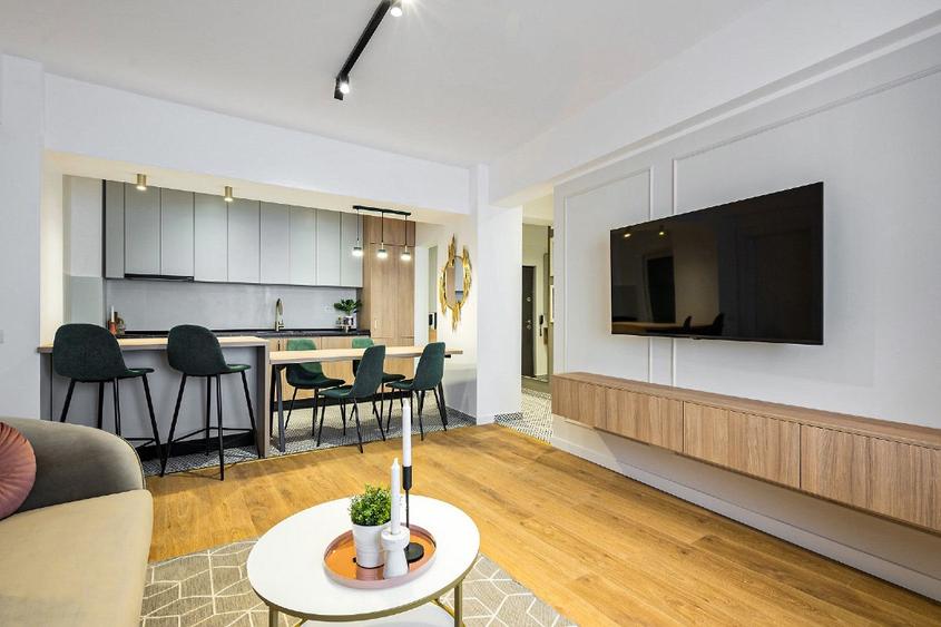 3 camere • Piata Romana • Vedere directa spre rond