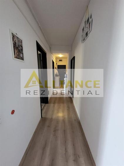 Apartament 3 camere de vanzare