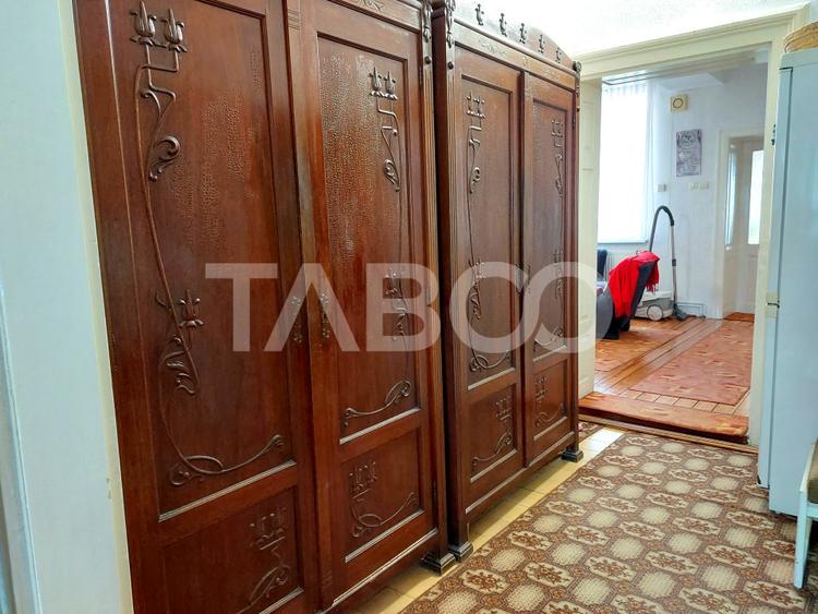 Casa si curte pretabila pentru 2 familii 980 mp teren liber Cisnadie