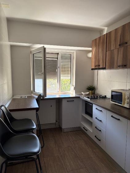 Inchiriere apartament doua camere decomandat