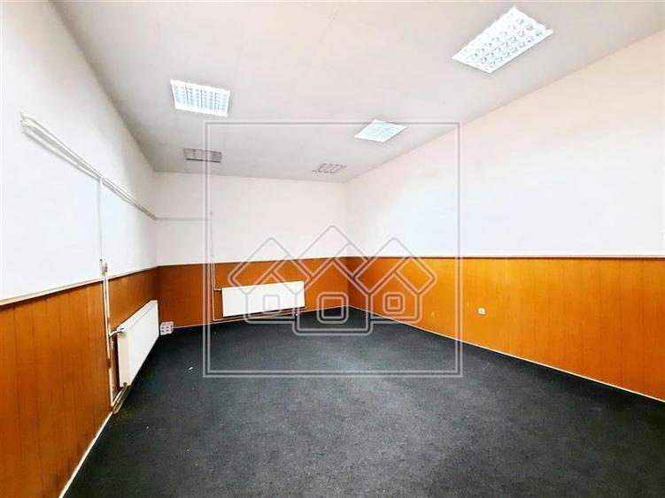 Spatiu de birouri - cladire integrala - curte 50 mp - Centru
