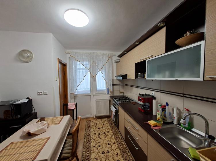 Apartament 3 camere de inchiriat