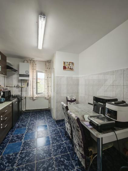 Apartament cu 4 camere, decomandat, 75 mp, zona Parcul Teilor