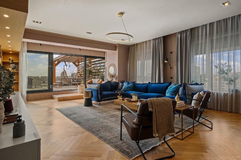 Penthouse by the Lake 260 mp | 2 Parking Spots and Storage - ready to move
