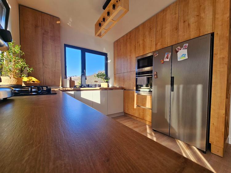 Casă tip duplex, 120 mp utili, teren 305 mp, complet mobilată, Valea Seaca