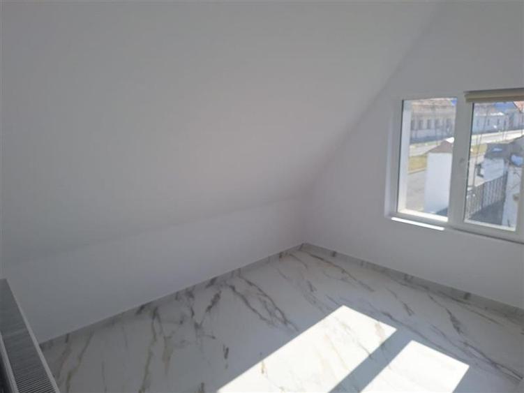 Resedinta/ spatiu profesional de inchiriat, Ghimbav – Central