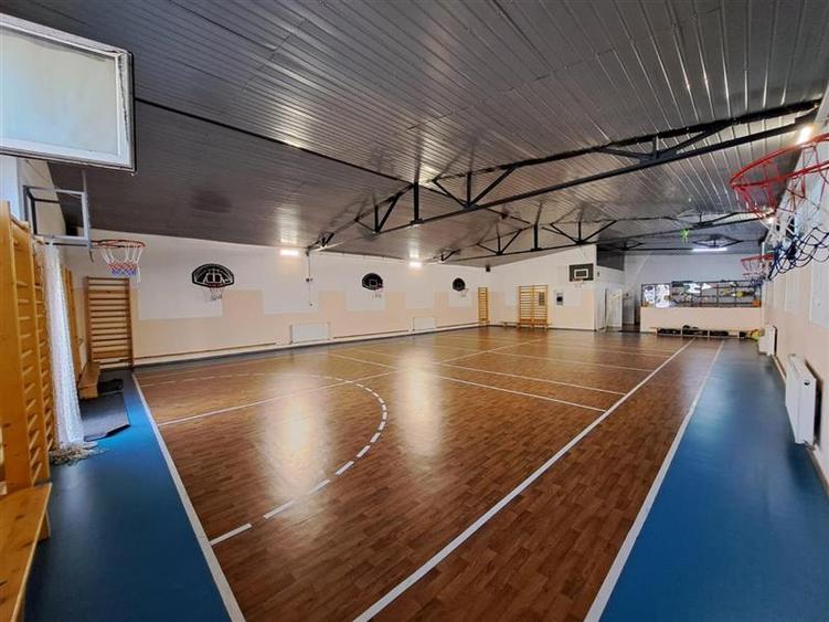 Spatiu comercial tip Hala, 300 mp utili, situat in cartierul Intre Lacuri!