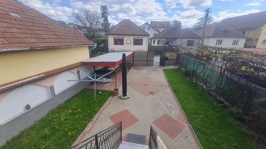 Apartament 3 camere la casă zona Trei Stejari