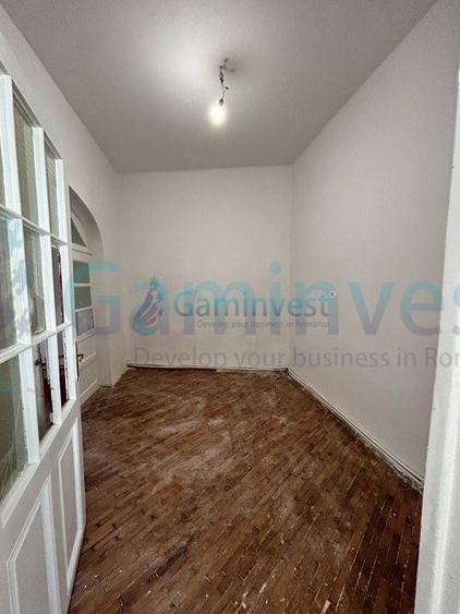 Apartament cu 3 camere de vanzare, Oradea, zona ultracentrala, aproape de teatru