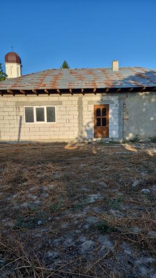 Casă de vânzare în comuna Făcăeni, județul Ialomița – teren 2600 mp, casă nouă,