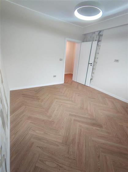 Oferta Rara - Parc - Copou - Apartament 4 camere cu garaj si boxa