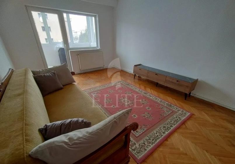 Apartament 4 camere în zona CIPARIU