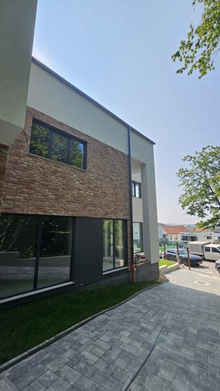 Duplex 5 camere, 220mp, garaj, zona Campului