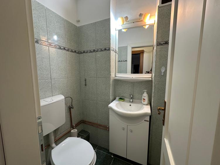 Apartament cu 4 camere de închiriat
