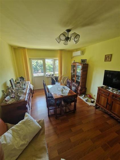 Decomandat 3 Camere 2 Bai 2 Balcoane Zona Aradului