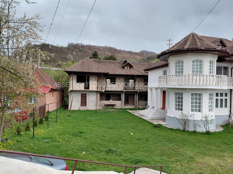Casa cu 5 camere + teren intravilan de 1209 mp in Iscroni- Aninoasa - 9
