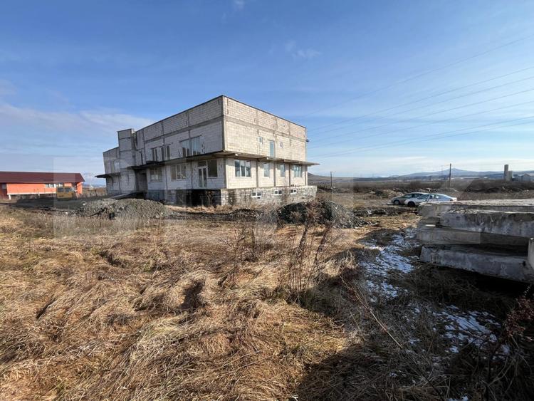 Clădire Comercială/Pensiune - Zona Teraplast - Front 96 ml + Teren