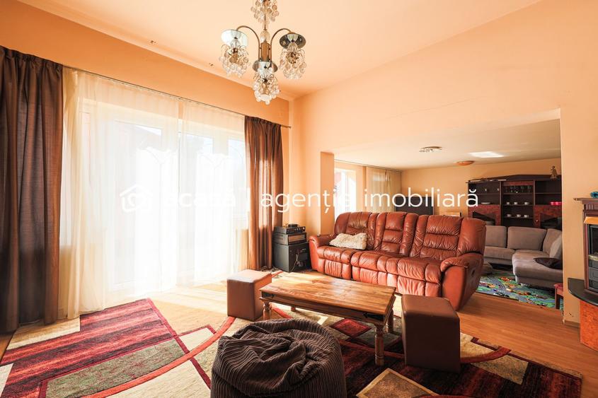 Vilă cu 6 camere în zona rezidențială - Poltura