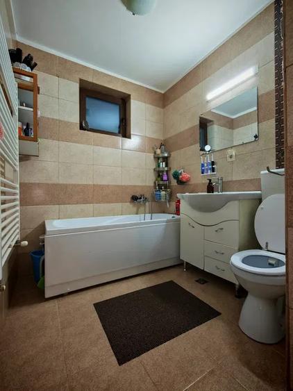 Apartament cu 3 camere, 60 mp, balcon, zona Parcului Poligon