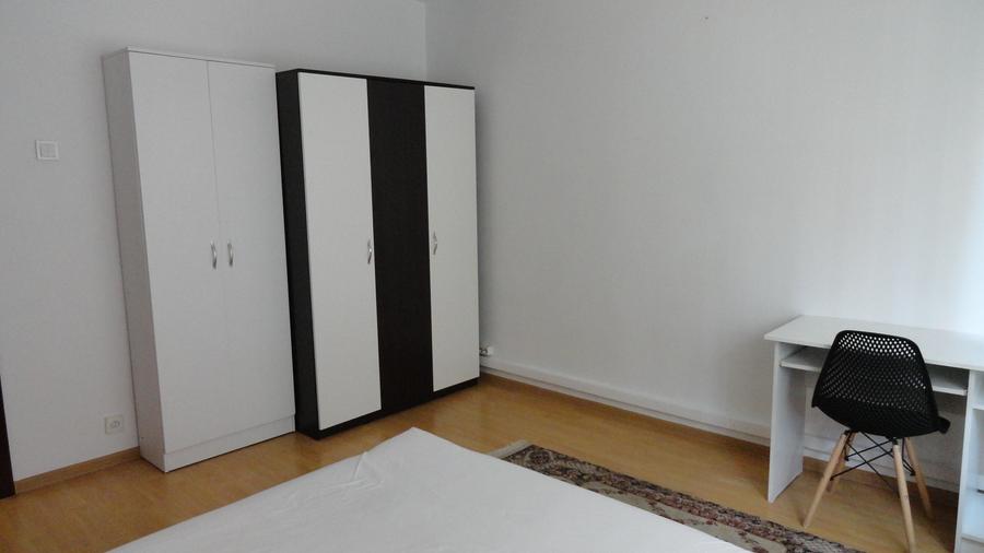 Apartament cu 3 camere, amenajat cu 3 dormitoare, zona centrala