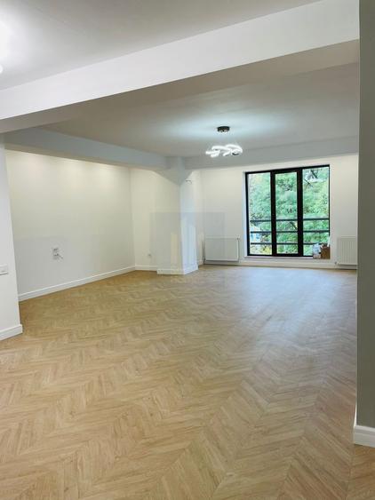 Apartament Renovat 4 Camere de Vanzare Parcare *Arcul de Triumf*