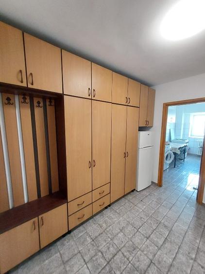 Garsoniera, zona Nerva Traian, 2000 RON sau 375 euro