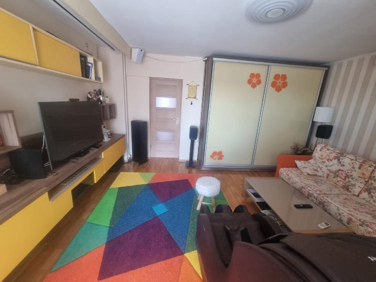Vand apartament mobilat complet