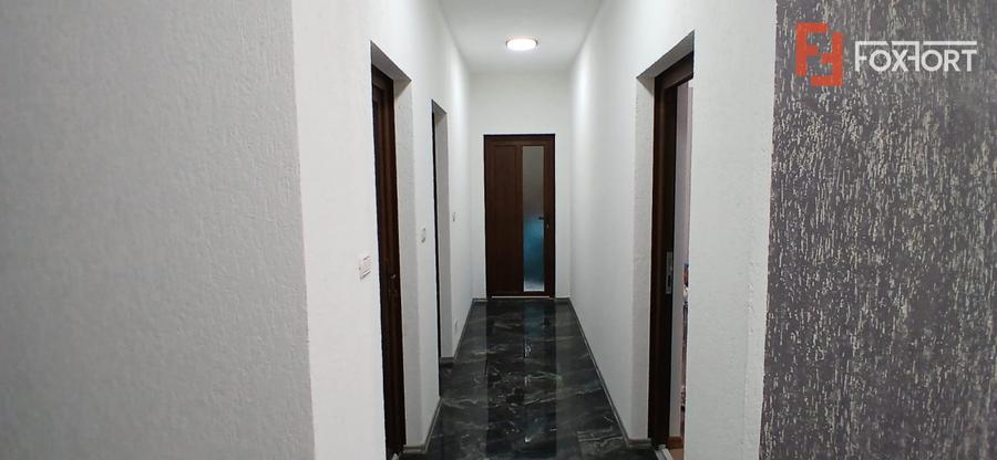 Casa individuala cu 6 camere Parter + 1 Etaj in Comlosu Mare