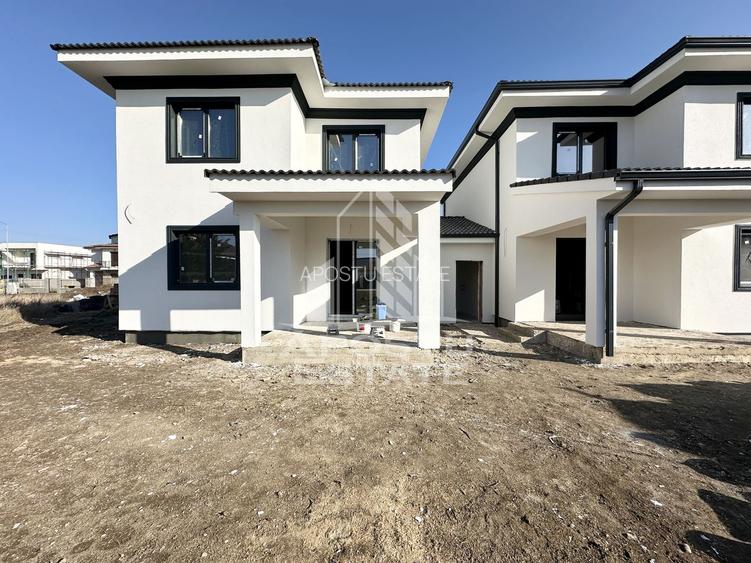 Jumatate de duplex cu 5 camere despartit prin garaj, 131 mp utili - 2
