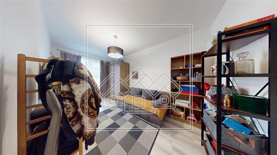 Ap cu 3 camere, balcon mare, loc de parcare - Zona Turnisor