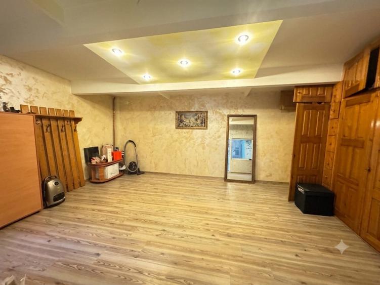 Casa/vila si cladire de birori in orasul Bacau - de vanzare