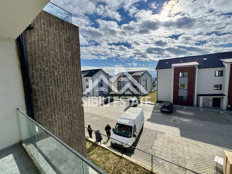 Apartament 2 camere cu balcon de 7.29 mp, aer conditionat