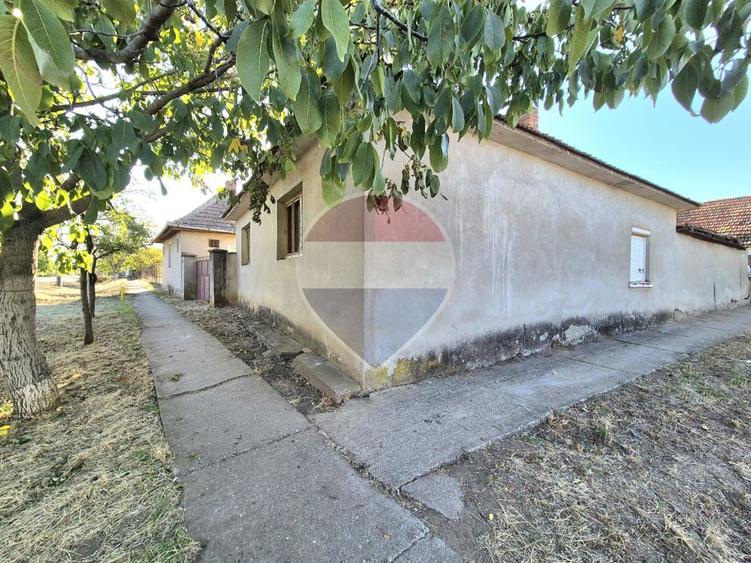 Proprietate cu teren 1.359 mp, poziție pe colț și utilități la strada