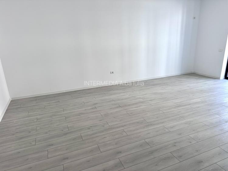 APARTAMENT 3 CAMERE I DE INCHIRIAT I CENTRU I ETAJ 1 I NEMOBILAT I - 2