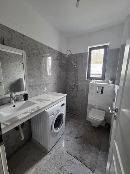 Apartament 3 camere si curte proprie