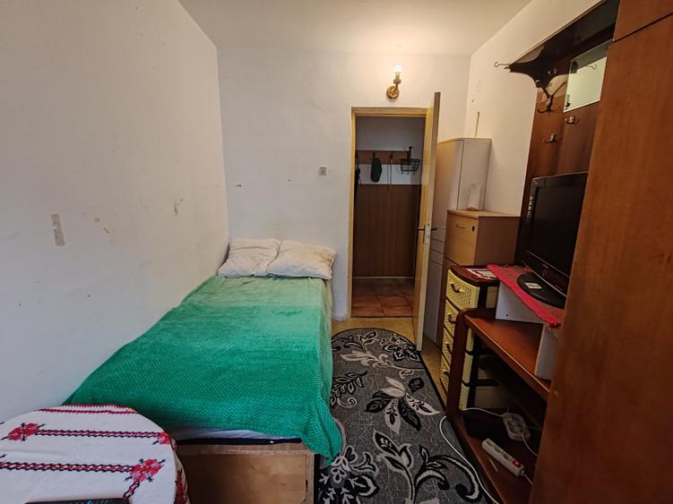 Apartament 3 camere liber la vanzare zona Astra