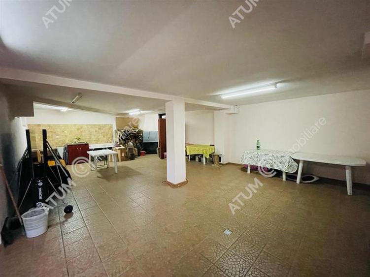 Casa de vacanta/Cabana cu 8 camere de vanzare in Paltinis