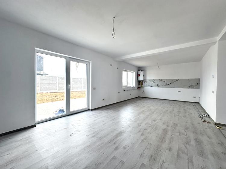 Duplex premium cu 3 camere, 80 mp utili, 325 mp teren - Sanandrei