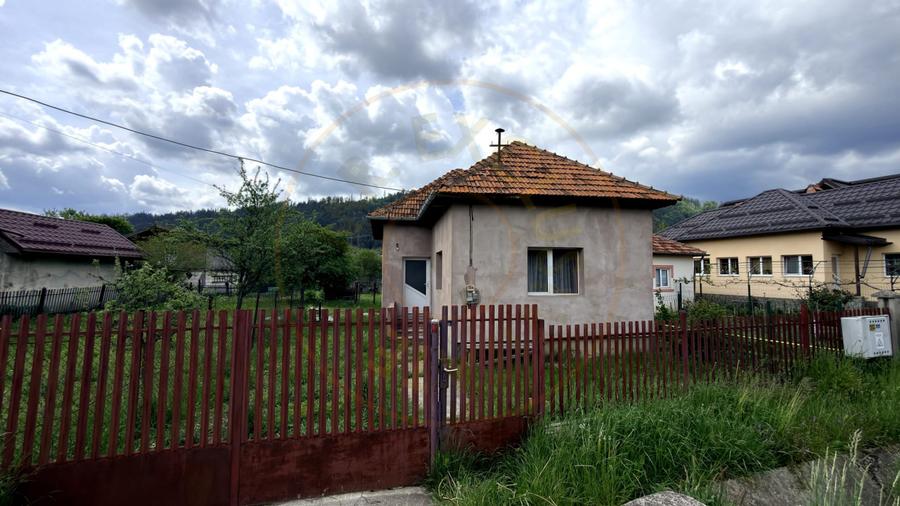 Casa individuala Leresti la strada principala+ teren 831 mp, utilitati complete