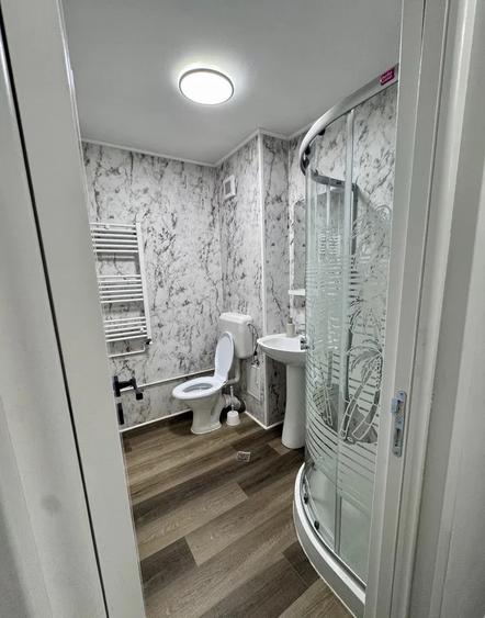 Închiriere Apartament 4 camere în Aparatorii Patriei | Decomandat | Nemobilat