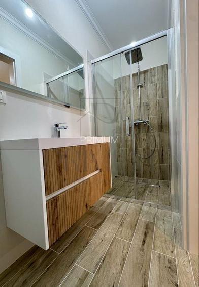 Duplex individual superb - 5 camere - zona excelenta - canalizare - despartit pr