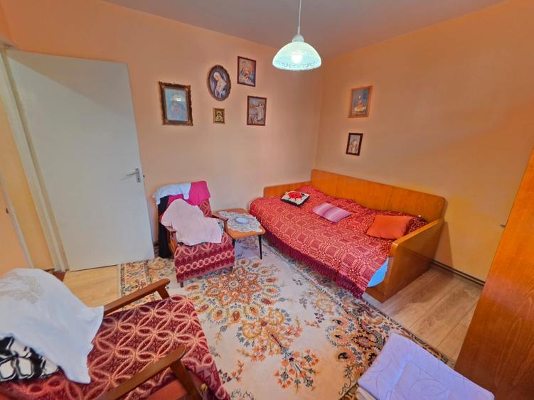 Apartament 2 camere liber la vanzare zona Astra str.Neptun etaj 1 balcon mare