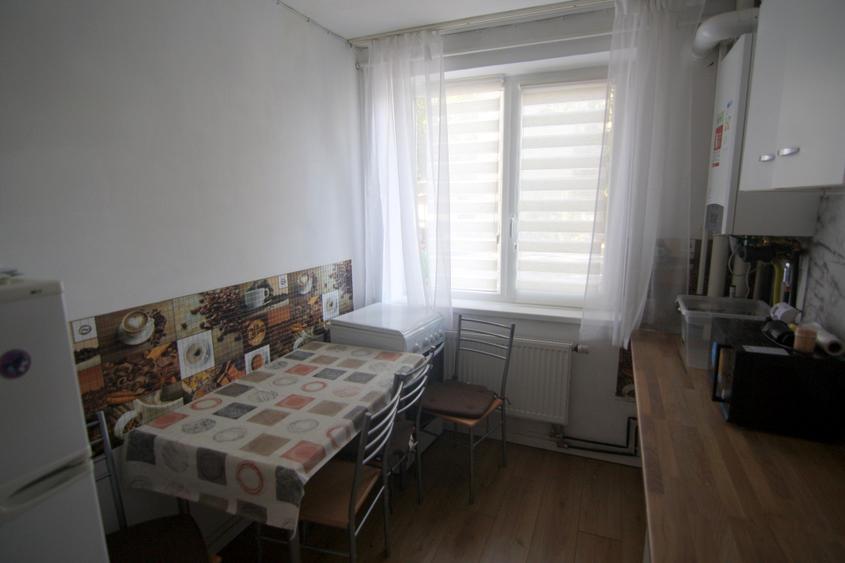 Apartament 2 camere, centrala proprie, loc parcare, 500 metri de Medicina