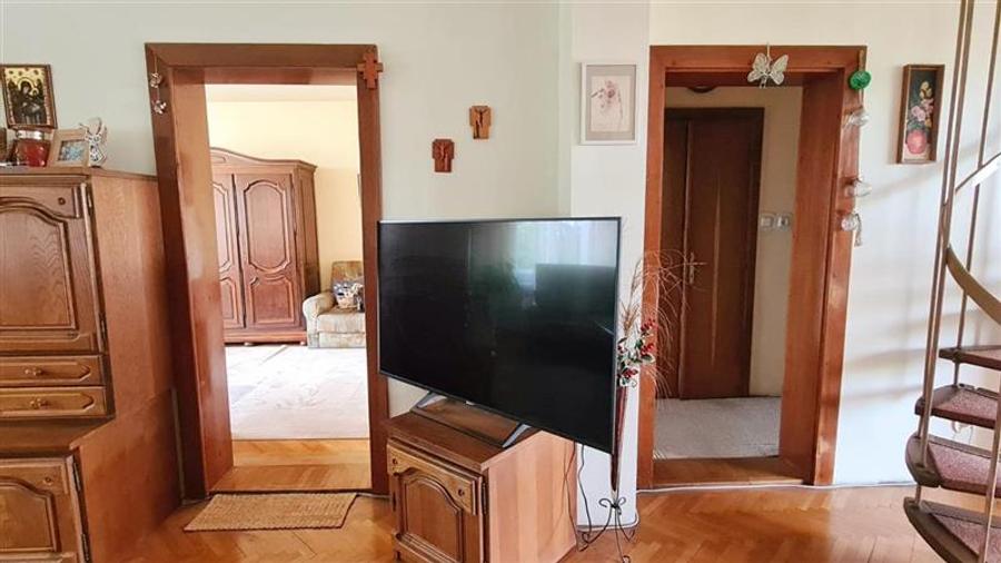 Apartament in asociatie, renovat, 6 cam 2 nivele cu garaj Elisabetin