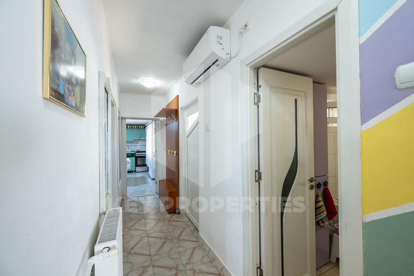 Casa parter, situata pe colt, teren 300 mp, acces dublu
