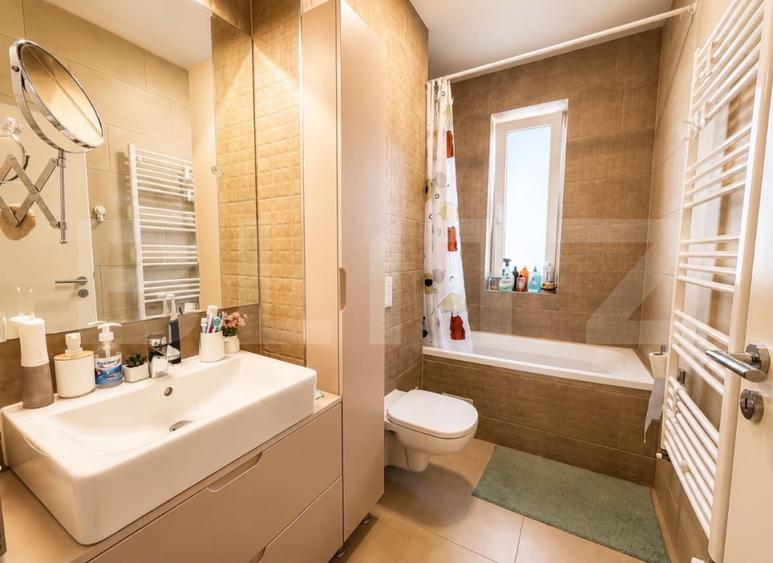 Apartament 3 camere de vânzare, 70 mp, zona Tractorul