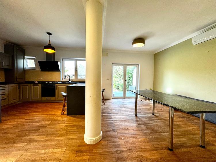 Casa spațioasă, cu teren generos, zona liniștită - in Braytim
